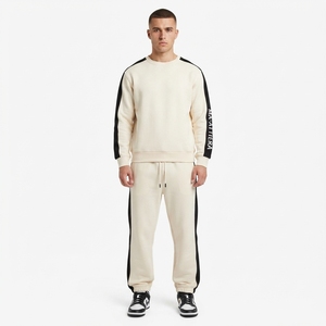 Ensemble survêtement décontracté pour homme, sweat-shirt à col rond noir avec empiècements contrastés et pantalon de jogging, deux pièces assorties, style streetwear - Product Image 1