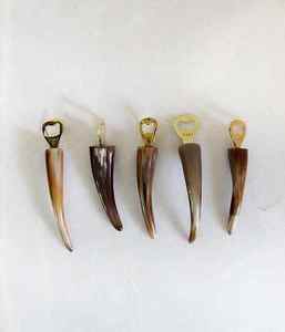 Abridor de Botellas de Cuerno de Búfalo Hecho a Mano de Primera Calidad para Botellas de Cerveza y Vino - Product Image 1