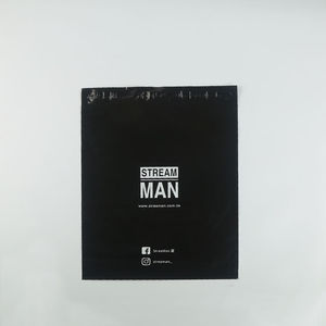 ถุงพลาสติกกันฉีกสีดำสำหรับส่งเสื้อผ้า พร้อมโลโก้สั่งทำพิเศษ - Product Image 4