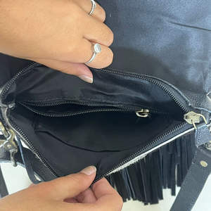 Bolso Bandolera de Cuero Repujado a Mano con Diseño de Tablero de Ajedrez y Flecos de Pelo de Vaca, Estilo Boho, para Mujer, 2026 - Product Image 6