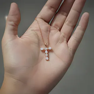 Nouveau design de collier pendentif en diamant CVD cultivé en laboratoire en forme de lettre T, clarté VVS-VS, certifié IGI, pendentif en or rose avec couleur D-E. - Product Image 2