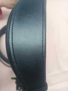 Brida de caballo acolchada de cuero genuino con banda para la nariz de patente de cristal blanco Acolchado negro para montar Fabricado por mayorista - Product Image 4