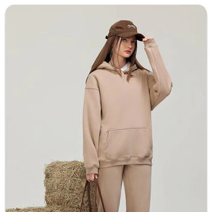 Survêtements personnalisés pour femmes, grammage lourd 500 GSM 350 GSM, en molleton polyester/coton, avec broderie, comprenant un sweat à capuche oversize et un short - Product Image 6