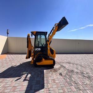 Cargadora Compacta JCB 1CXT con Motor Kyb, Bomba y Rodamientos, Maquinaria Versátil para Construcción - Product Image 1