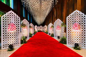 Paneles de Mandap para Boda con Corte Láser Estilo Mughal Real, Fondo Blanco de Lujo con Corte Láser, Decoración para Escenario de Boda con Conjunto de Sofás de Diseño, Reino Unido - Product Image 4