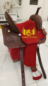 Sillín de caballo occidental personalizado, ligero, de gamuza roja, con acabado rugoso marrón, de cuero genuino, con diseño de tachuelas de cobre, portátil. - Product Image 4