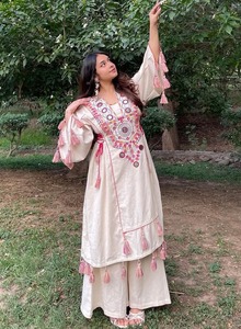 ชุดคุร์ติแบบดั้งเดิมปี 2026 ความยาวคลุมเท้า น่ารัก พร้อมกางเกงพลาโซ แขนยาว คอทรงโอ ทรงหลวม สีพื้น ผ้าฝ้ายแท้เนื้อนุ่ม ดีไซน์เนอร์สำหรับฤดูร้อน - Product Image 3