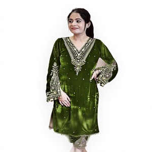 Conjunto de Diseñador en Terciopelo de Viscosa con Bordado de Lentejuelas y Motivos, Estilo Indio para Fiestas, Listo para Usar, Lavable a Máquina, Top, Pantalón y Dupatta FATEMA - Product Image 1