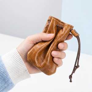 Monedero de Cuero Hecho a Mano KarlOva, Forma Natural, Bolsa con Cordón, Estilo Rústico, Artesanía - Product Image 4