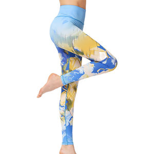 Nouveaux leggings de sublimation pour femmes, très demandés, de fabrication haut de gamme, durables et imperméables. - Product Image 4