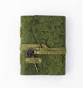 Journal relié en spirale en cuir gaufré floral personnalisé Vedant avec clé, carnet de voyage rustique vintage, cadeau - Product Image 1