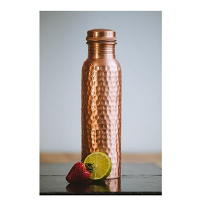 Bouteille d'eau en cuivre pur de haute qualité, personnalisée, fabriquée à la main en Inde, bouteille d'eau en cuivre pur - Product Image 2