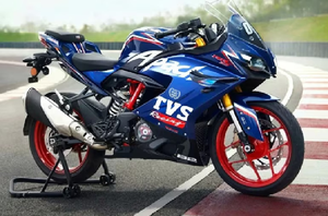 Motocicleta TVS "APACHE RR 310" Deportiva Roja con Asiento Negro y Escape Plateado en la Pista, TVS Apache RR 310 Plateada - Product Image 5