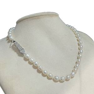 Collar de Perlas de Agua Dulce de Alta Calidad con Forma de Arroz y Cierre de Hueso de Serpiente, 5.5-6mm, Limpio, Liso, Casi Impecable, Libre de Nucleares - Product Image 4