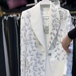 เสื้อเบลเซอร์ผ้าฝ้ายโพลีเอสเตอร์สีดำ แต่งลายปักมือรูปนกฟีนิกซ์สีทอง ดีไซน์ทันสมัย เหมาะสำหรับใส่เป็นเสื้อคลุมทางการ - Product Image 5