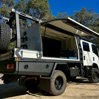 Camioneta Camper 4x4 Todoterreno con Amplios Compartimentos de Almacenamiento y Sistema de Portaequipajes en el Techo