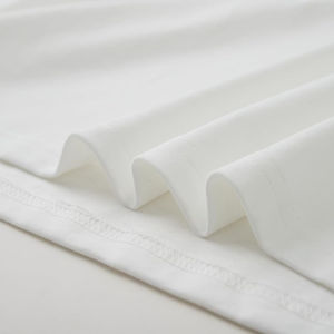 เสื้อยืดผ้าฝ้ายแบบสั่งทำสำหรับผู้ชายนี้ ผลิตในประเทศปากีสถานโดยโรงงาน OEM สำหรับการจัดหาเสื้อผ้าจำนวนมากและการค้าระหว่างประเทศ - Product Image 2