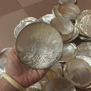 Assiette en coquille artisanale de luxe en gros pour la restauration fine, avec bords argentés et motifs traditionnels ornés - Product Image 6