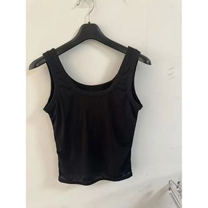 Chaleco sin costuras cómodo para mujer con hombros anchos y almohadillas incorporadas para uso interior - Tops de punto para mujer - Product Image 1