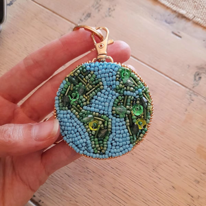 Porte-clés artisanal brodé de perles de rocaille, design personnalisé - Product Image 1