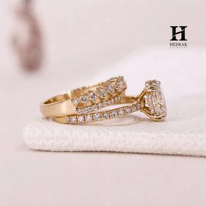 Anillo de compromiso de lujo con diamante cultivado en laboratorio de corte ovalado, conjunto de 3 piezas, tiara, corona y bandas curvas a juego para novia - Product Image 4