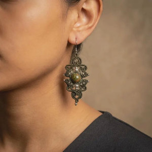 Pendientes Colgantes Boho de Macramé en Plata de Ley Hechos a Mano con Filigrana Negra, Joyería Curativa Certificada IGI, Regalo de Aniversario para Mujer - Product Image 1