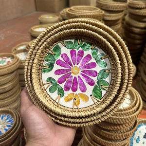 Elegante Bandeja de Ratán con Madreperla para Servir, Almacenar y Exhibir, Hecha en Vietnam - Product Image 1