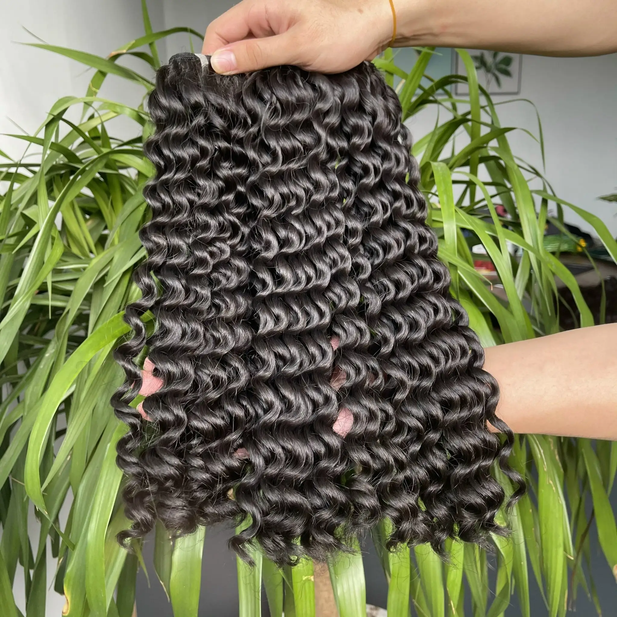 100% Natural Wholesale Virgin Hair Vendor Vietnamese Deep Wavy Human Hair Bundles With HD Frontal 13x6 Raw Hair