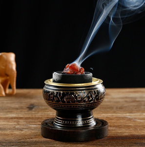 Quemador de incienso dhoop de latón hecho a mano con parrilla interna de alambre para carbón y tapa tallada, disponible a precios de mayorista. - Product Image 2