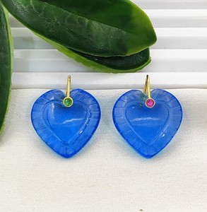 Colgante de Corazón Tallado en Cuarzo Zafiro de 20mm - Proveedor de Joyería con Dijes de Corazón Chapados en Oro - Product Image 1