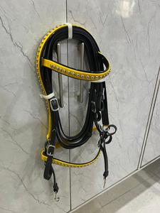 Cabezada negra y amarilla con surcingle de PVC (BIOTHENE), frontal y paseador con tachuelas metálicas, juego de brida impermeable para caballo LLT - Product Image 3