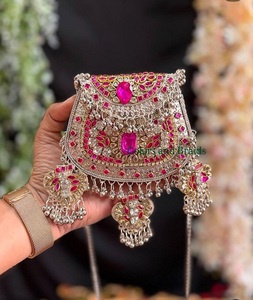 Mini Bolso de Mano Kundan de Latón, Chapado en Oro, Estilo Tradicional, para Uso Nocturno, con Cierre de Hebilla con Diamantes, F S International Uttar Pradesh - Product Image 5