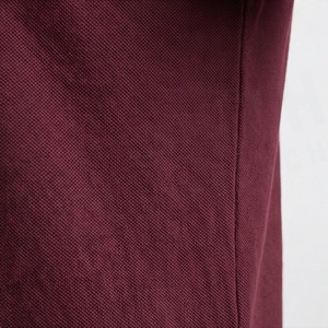เสื้อโปโลชาย 100% โพลีเอสเตอร์ ผ้าถักระบายอากาศ บริการ OEM ลายเรียบ โลโก้ด้านหน้า แบบกำหนดเอง สำหรับกีฬา - Product Image 5