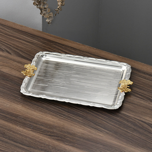Bandeja Rectangular Decorativa de Acero Inoxidable con Asas Florales Doradas y Borde Repujado para Bodas, Mesas de Comedor y Hoteles - Product Image 3