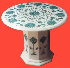 Table basse ronde en marbre blanc de haute qualité, fabriquée à la main en Inde, avec incrustations et finitions soignées, pour la maison ou le bureau, à usage décoratif. - Product Image 6