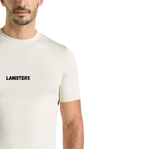 T-shirt en coton tricoté pour homme, col rond, manches courtes, coupe ajustée, imprimé discret sur la poitrine, ourlet côtelé, style décontracté minimaliste, vente en gros, personnalisable OEM - Product Image 5