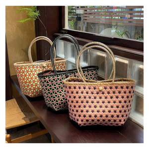กระเป๋าพลาสติกสานสีสันสดใสและกระเป๋าหวายสีน้ำเงินบุผ้าไหม-ของที่ระลึกสำหรับวันหยุดฤดูร้อนและวันเกิดที่ทันสมัยและนำกลับมาใช้ใหม่ได้ - Product Image 5