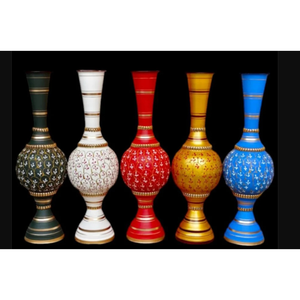 Lanterne suspendue de style marocain en métal doré avec panneaux en verre multicolores. - Product Image 2