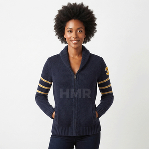 Cardigan en tricot HMR Sisterhood Sorority à manches longues, col montant, fermeture éclair, poches contrastées, style preppy - Product Image 3