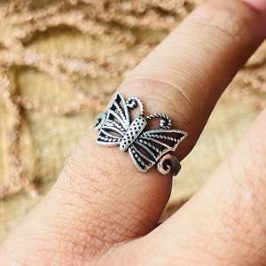 แหวนรูปผีเสื้อ สไตล์โบฮีเมียน แหวนลายสัตว์ วินเทจ ทำจากทองเหลือง สำหรับผู้หญิง ชุบเงินแบบออกซิไดซ์ เครื่องประดับจากธรรมชาติ ขายส่ง - Product Image 5