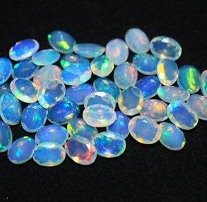 Opale naturelle transparente de Rajasthan, taille ovale, multicolore (bleu, vert, orange), qualité super fine, certifiée par un tiers - Product Image 1