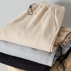 Pantalon de survêtement en coton pour homme, coupe ample et oversize, style cheville ajustable, rayé, pour le jogging, l'entraînement et le style athleisure - Product Image 4