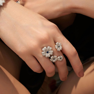 Anillo de cóctel con forma de flor y zafiro central engastado en plata 925, joyería romántica para mujer para boda - Product Image 2