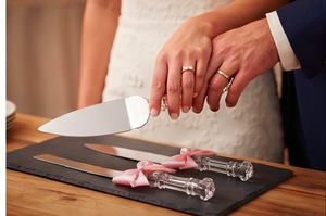 Juego de cuchillos para pastel con mango de cristal y decoraciones de lazo rosa, diseño moderno para bodas, celebraciones, vajilla, fiestas y eventos. - Product Image 4