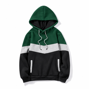 Sweat à capuche color block pour homme avec panneau chevron contrastant sur la poitrine, capuche à cordon réglable et poches latérales. - Product Image 1