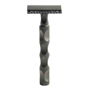 Cuchilla de afeitar de doble filo de acero inoxidable de primera calidad con orificio para el dedo para un mejor agarre, ideal para uso doméstico y en salones de belleza, con logotipo y color personalizados. - Product Image 1