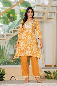 Kurta de Algodón Puro con Estampados Étnicos y Adornos de Espejo, con Pantalón - Product Image 2