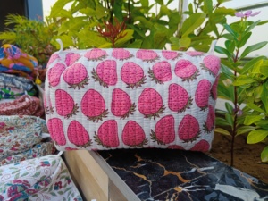 Wholesale Cosmetic Pouches Easy <b>Storage</b> Makeup <b>Box</b> For Her Cotton Quilted Toiletry Bags Handmade Block Print Portable Makeup Bag - Product Image 5