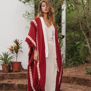 Poncho Rojo Estilo Boho para Mujer, Kimono, Cárdigan, Atuendo para Festival del Desierto, Capa Hippie Bohemia, Prenda para Usar en Capas en Otoño - Product Image 1
