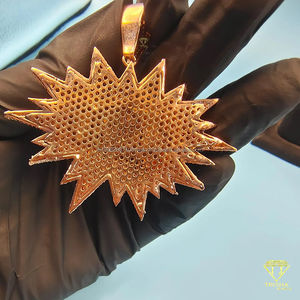 Pendentif Hip Hop Designer Soleil et Lune, entièrement serti de diamants VVS de laboratoire, en argent sterling 925 plaqué or, breloque céleste - Product Image 3